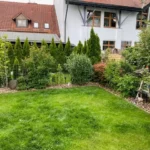 Sitzecke und Zugang in einem Mehrparteienhaus