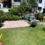 Sitzecke und Zugang in einem Mehrparteienhaus