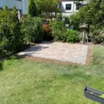 Sitzecke und Zugang in einem Mehrparteienhaus