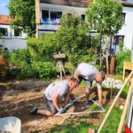 Sitzecke und Zugang in einem Mehrparteienhaus