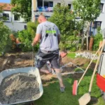 Sitzecke und Zugang in einem Mehrparteienhaus