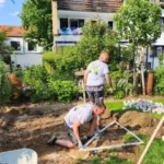 Sitzecke und Zugang in einem Mehrparteienhaus